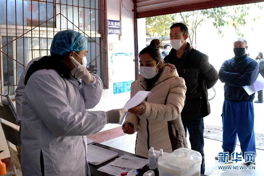 （抓好經濟發(fā)展 應對復雜局面·圖文互動）（3）2500萬農民工如何安全返崗？——農民工大省四川復工觀察