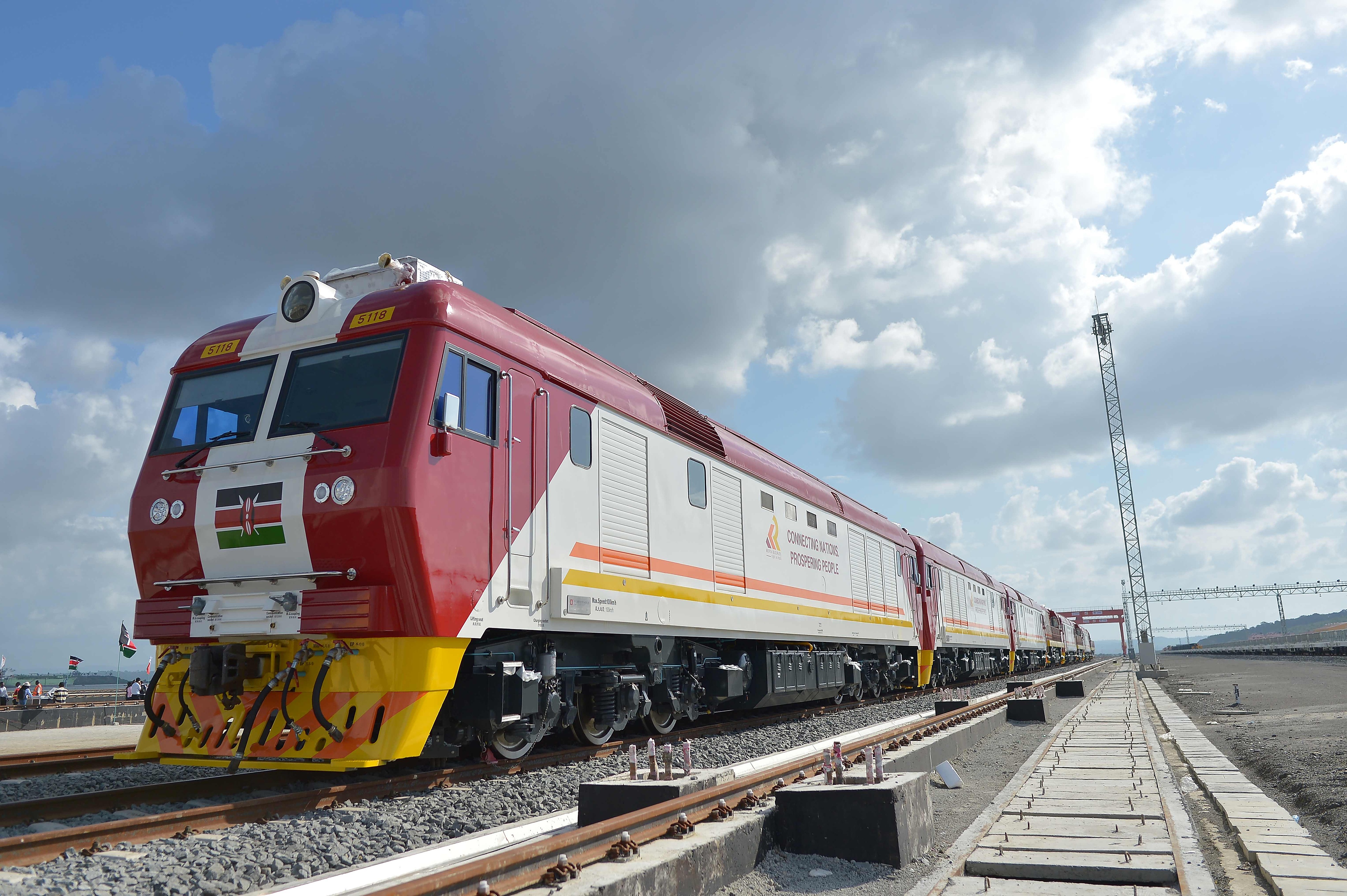 當(dāng)?shù)貢r(shí)間2017年5月30日，肯尼亞蒙巴薩，連接肯尼亞港口城市蒙巴薩和首都內(nèi)羅畢的蒙內(nèi)鐵路正式竣工通車。